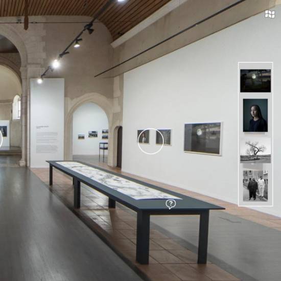 Découvrez la visite virtuelle de l’exposition “Histoires Particulières” à la Vieille Eglise